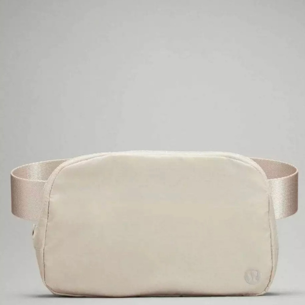 White Opal Luluemon Everywhere Belt Bag
